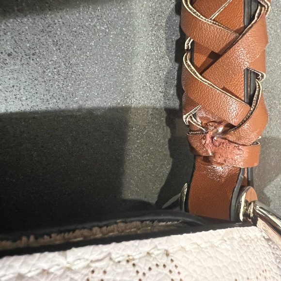 Lv hobo. Length 20”. 16” tall to the top of the strap. - Picture 11 of 12